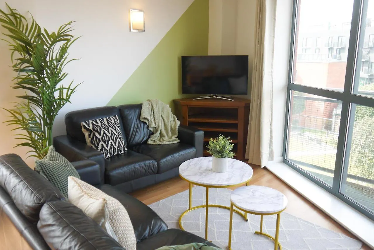 Ferienwohnung Perfect For Relocation & Business- Near Hospital Sheffield