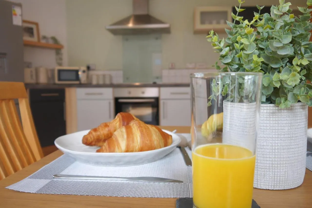 Ferienwohnung Perfect For Relocation & Business- Near Hospital Sheffield Apartment