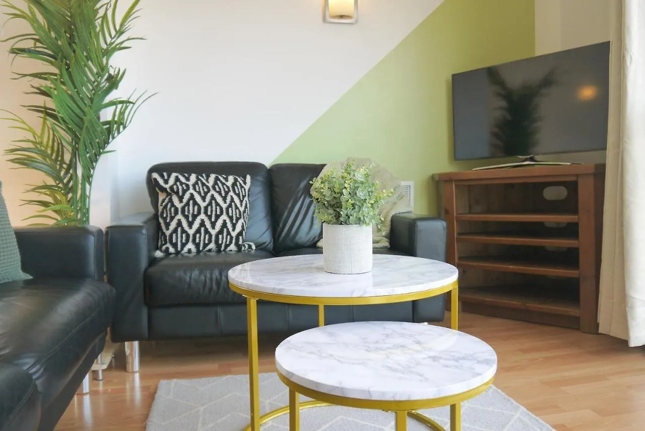 Ferienwohnung Perfect For Relocation & Business- Near Hospital Sheffield